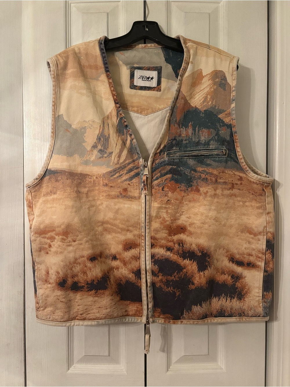 Zara TwoJeys Earth-Tone Western themed/Horses Printed Vest-Size Small/Medium